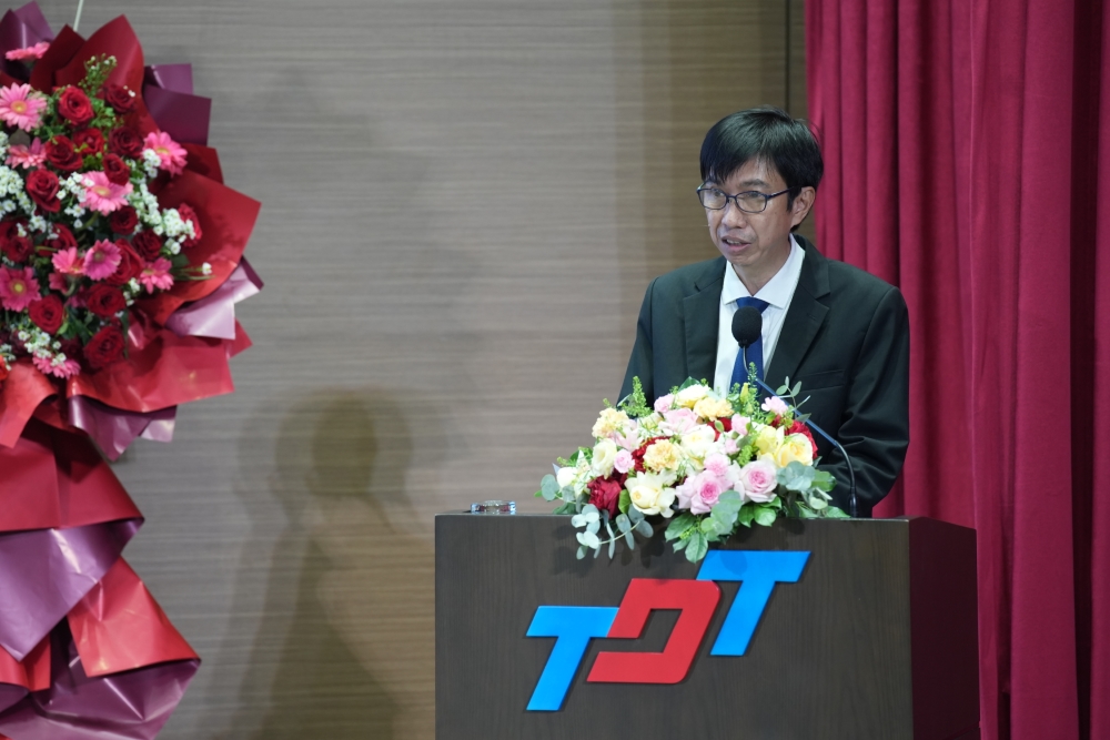 TS.VHDuy phat bieu chao mung